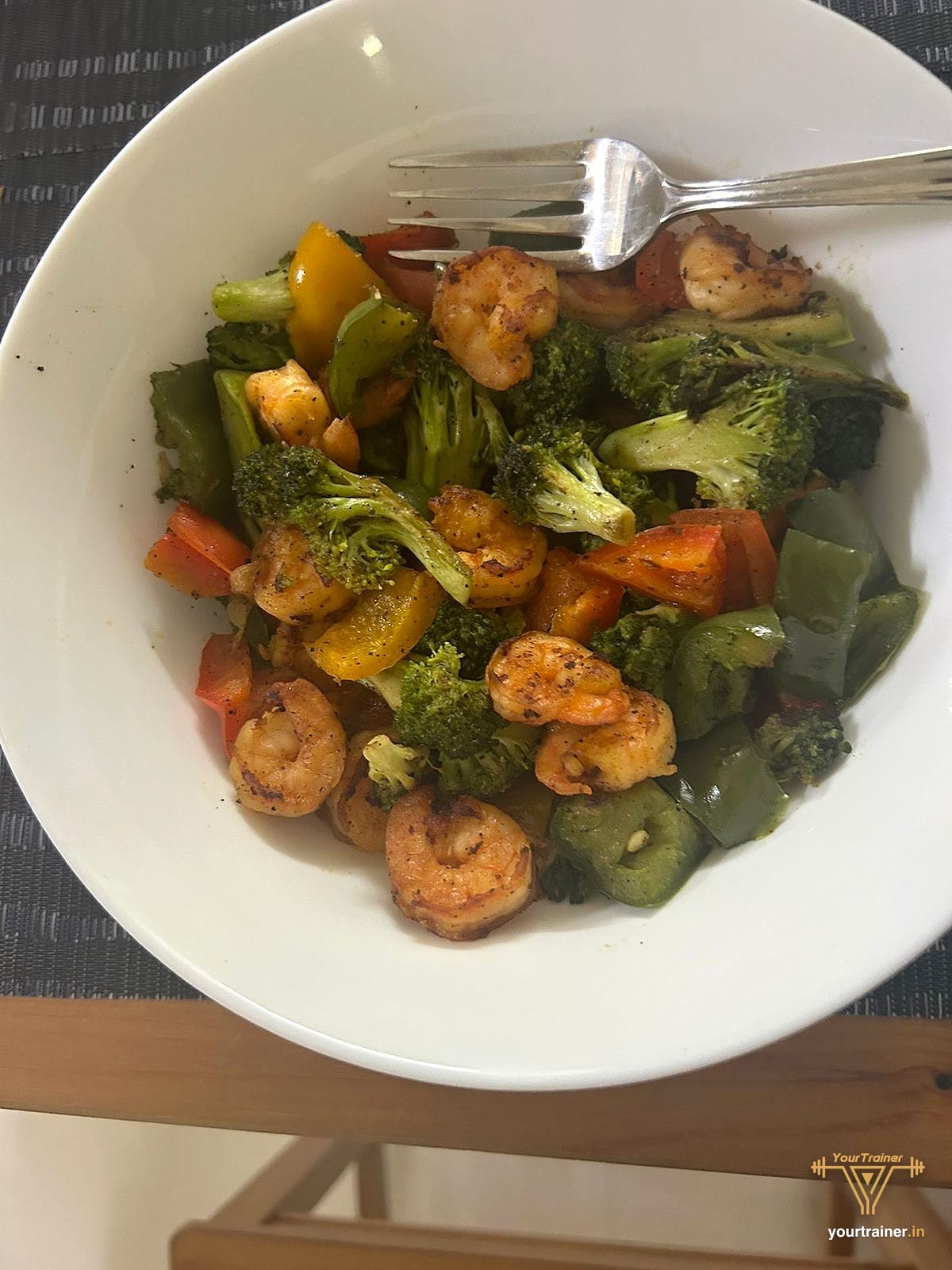 Bowl of prawns stir-fried with broccoli, bell peppers and vegetables